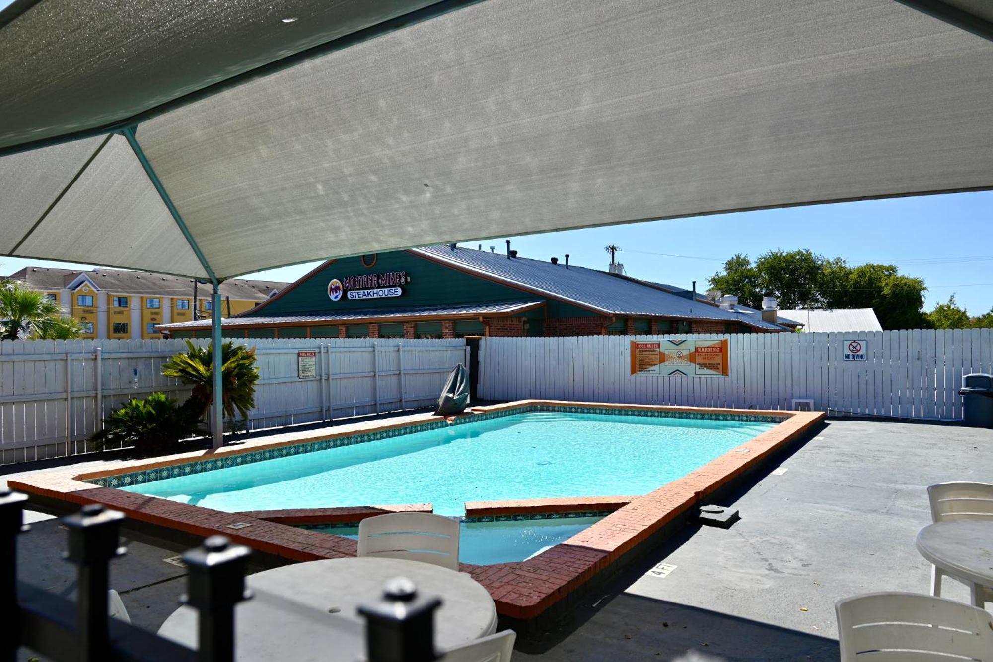Howard Johnson By Wyndham Near Schlitterbahn New Braunfels Ngoại thất bức ảnh